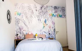Chambre Tropicale Privee Au Coeur D'Un Village Calme Et Proche Du Vignoble